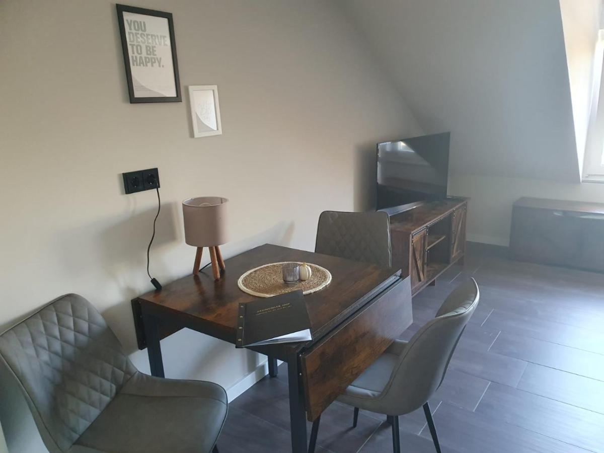 Neumuehler Hof- Ferienwohnung "Benjamin" Mit Grosser Privater Dachterasse Und Guter Anbindung In Die City ชเวียรีน ภายนอก รูปภาพ