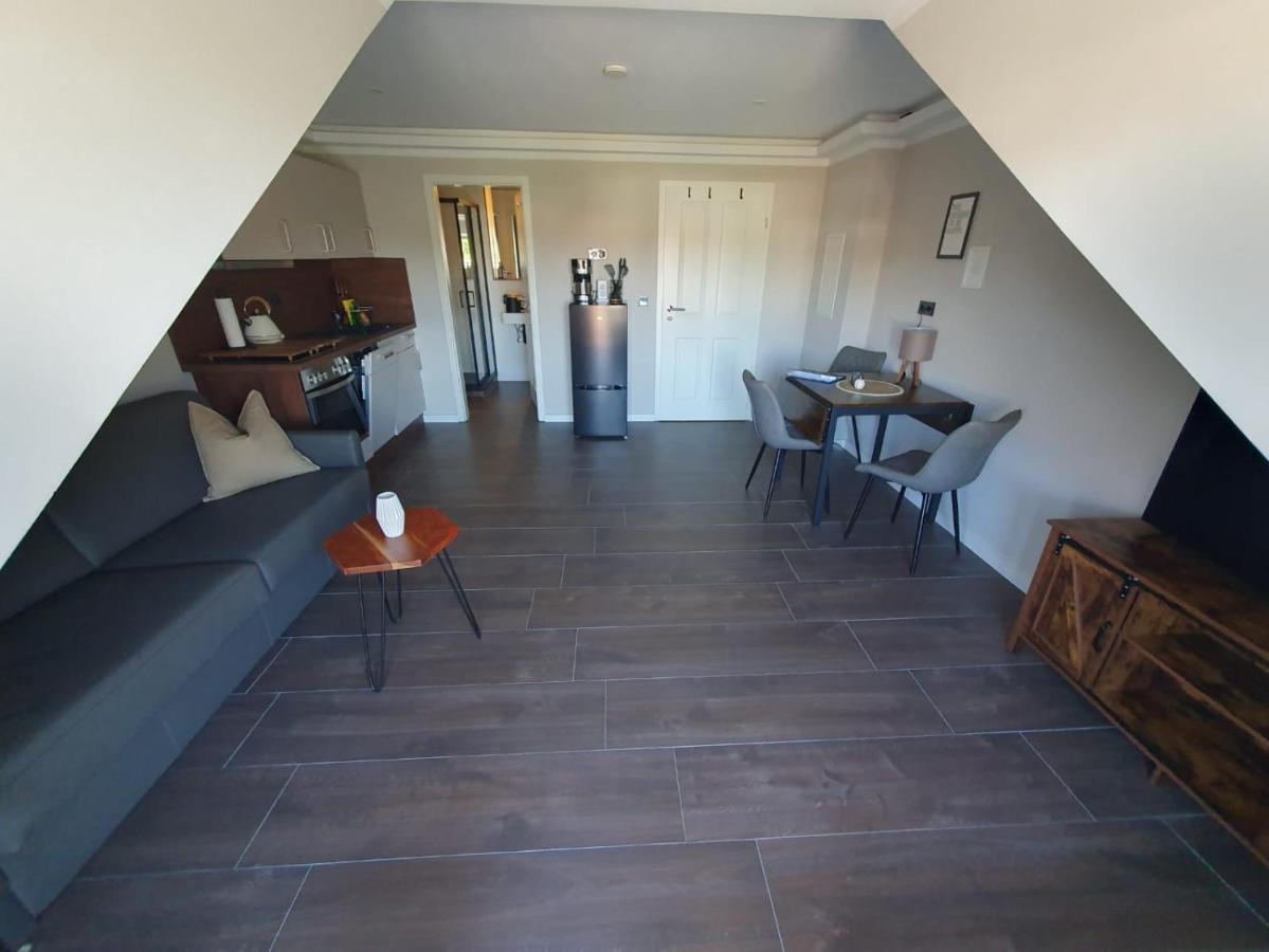 Neumuehler Hof- Ferienwohnung "Benjamin" Mit Grosser Privater Dachterasse Und Guter Anbindung In Die City ชเวียรีน ภายนอก รูปภาพ