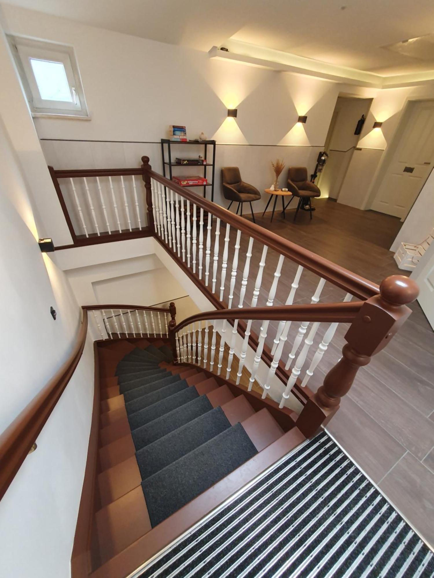 Neumuehler Hof- Ferienwohnung "Benjamin" Mit Grosser Privater Dachterasse Und Guter Anbindung In Die City ชเวียรีน ภายนอก รูปภาพ