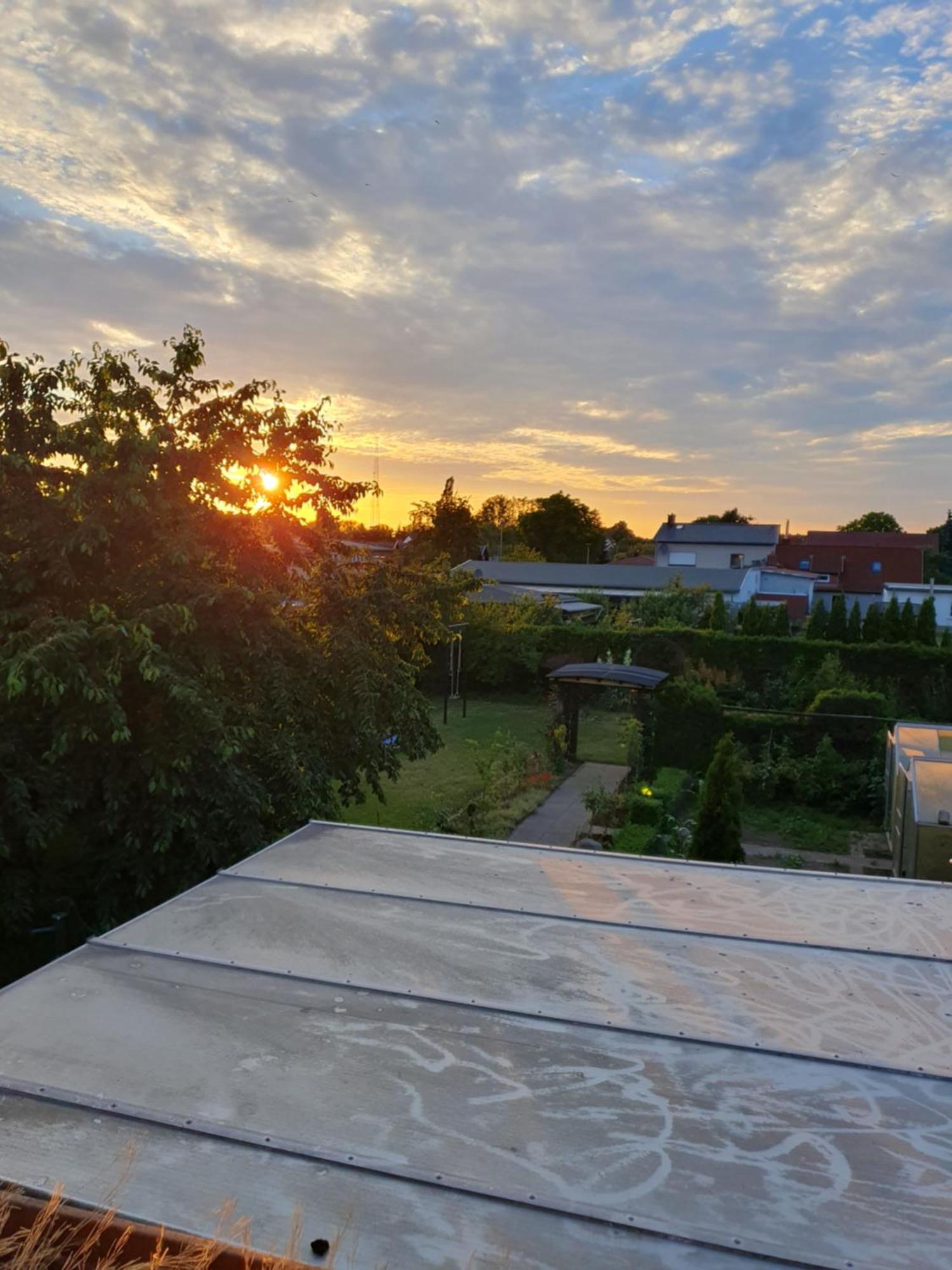 Neumuehler Hof- Ferienwohnung "Benjamin" Mit Grosser Privater Dachterasse Und Guter Anbindung In Die City ชเวียรีน ภายนอก รูปภาพ